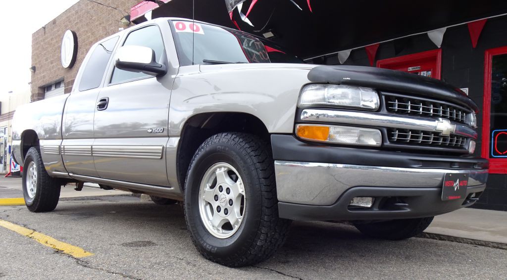2000 Chevrolet Silverado 1500 Image 2