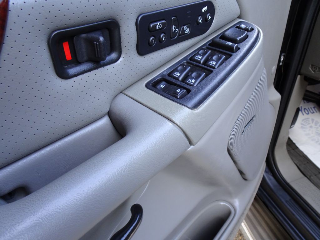 2005 Cadillac Escalade Image 19