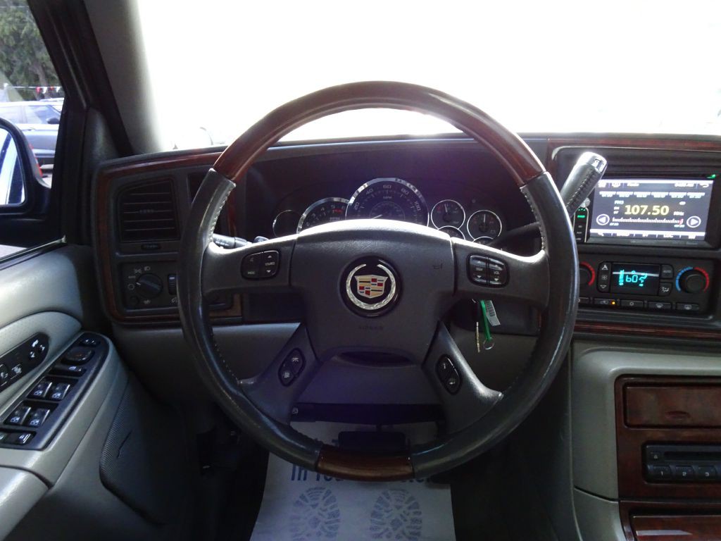 2005 Cadillac Escalade Image 21