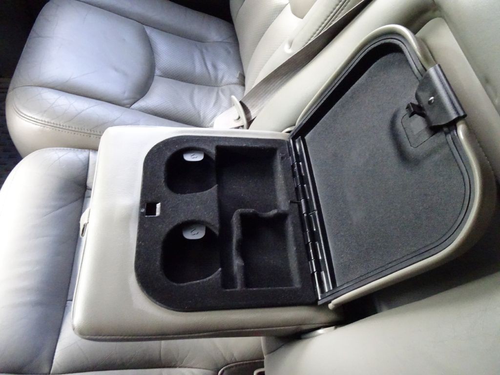 2005 Cadillac Escalade Image 30