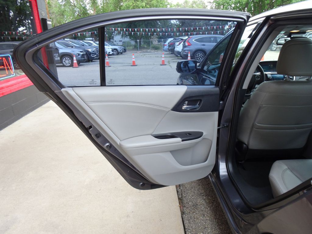 2015 Honda Accord Image 30