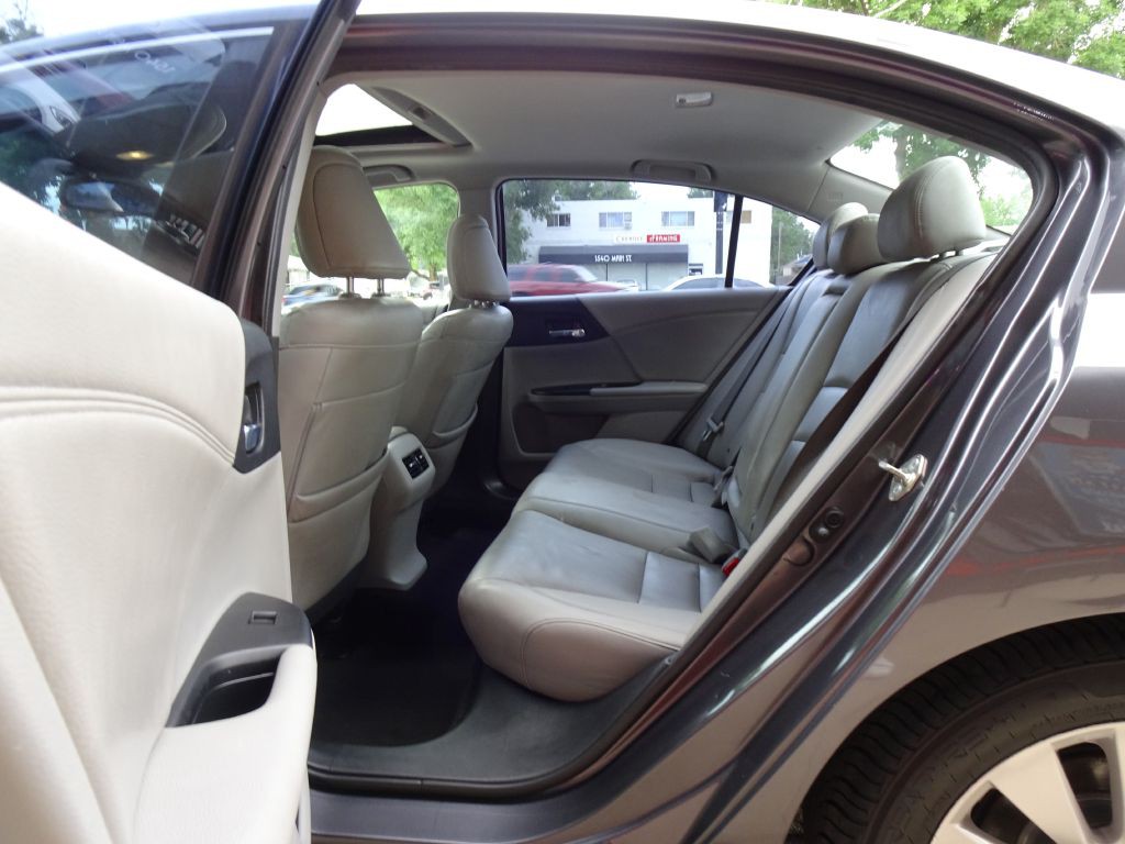 2015 Honda Accord Image 32