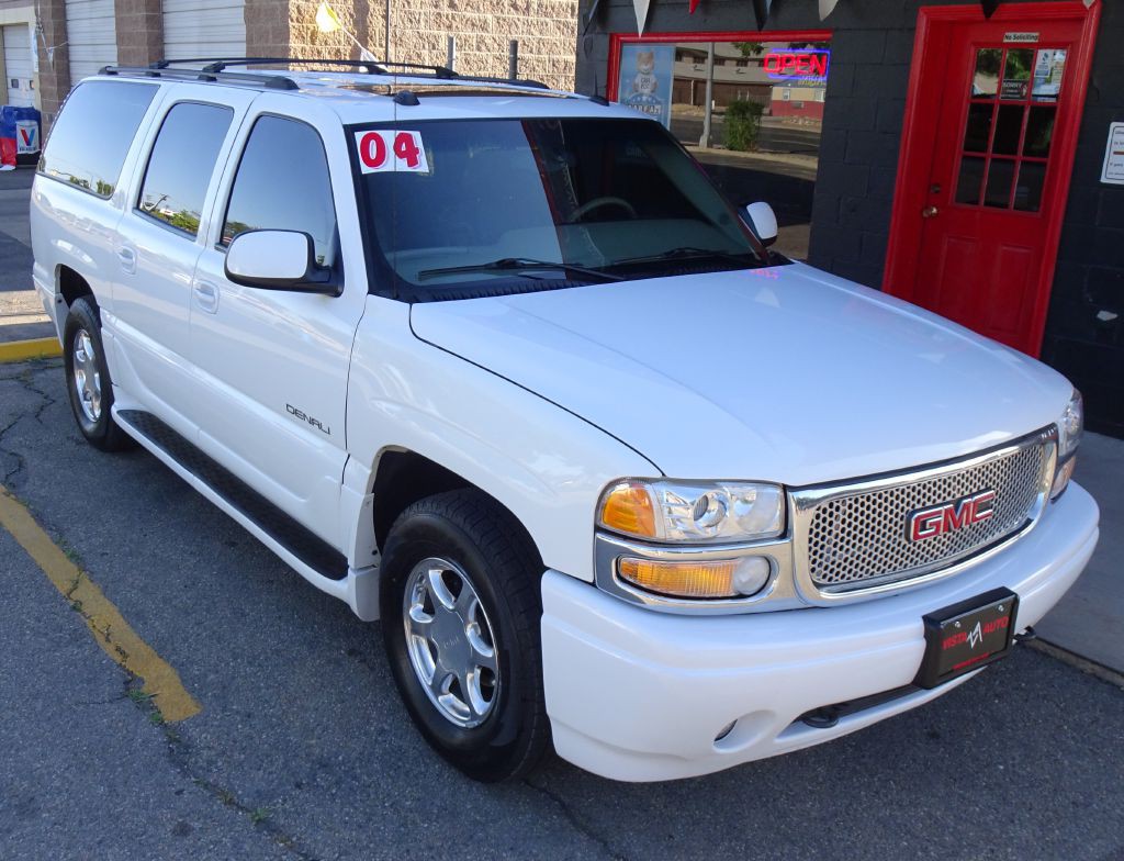 2004 GMC Yukon Image 3