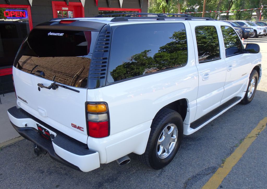 2004 GMC Yukon Image 10