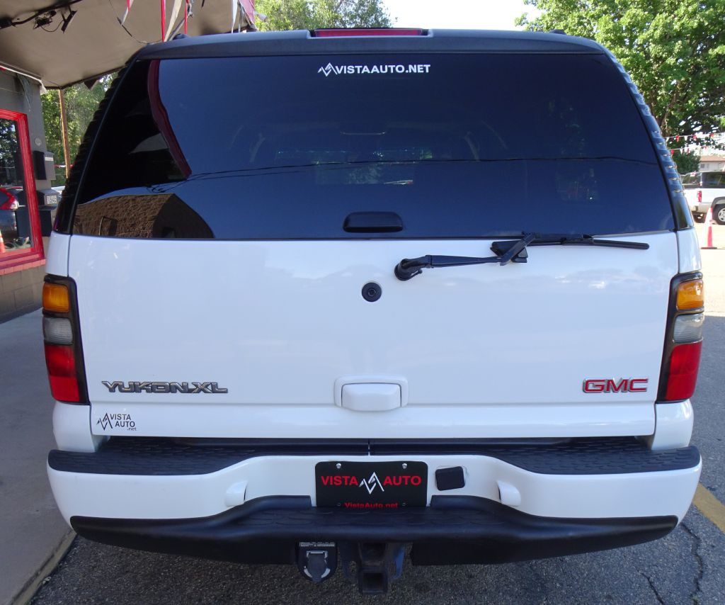 2004 GMC Yukon Image 11