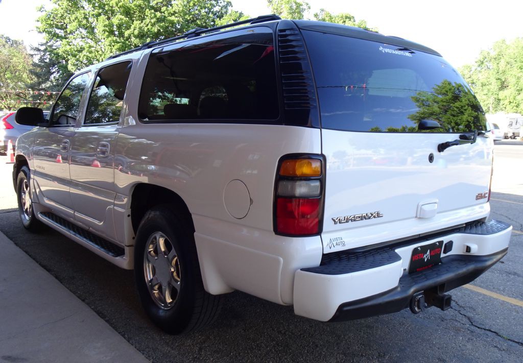 2004 GMC Yukon Image 12