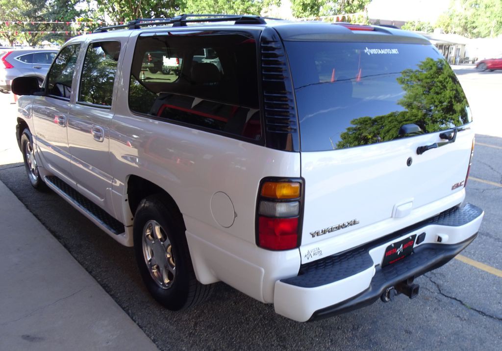 2004 GMC Yukon Image 14