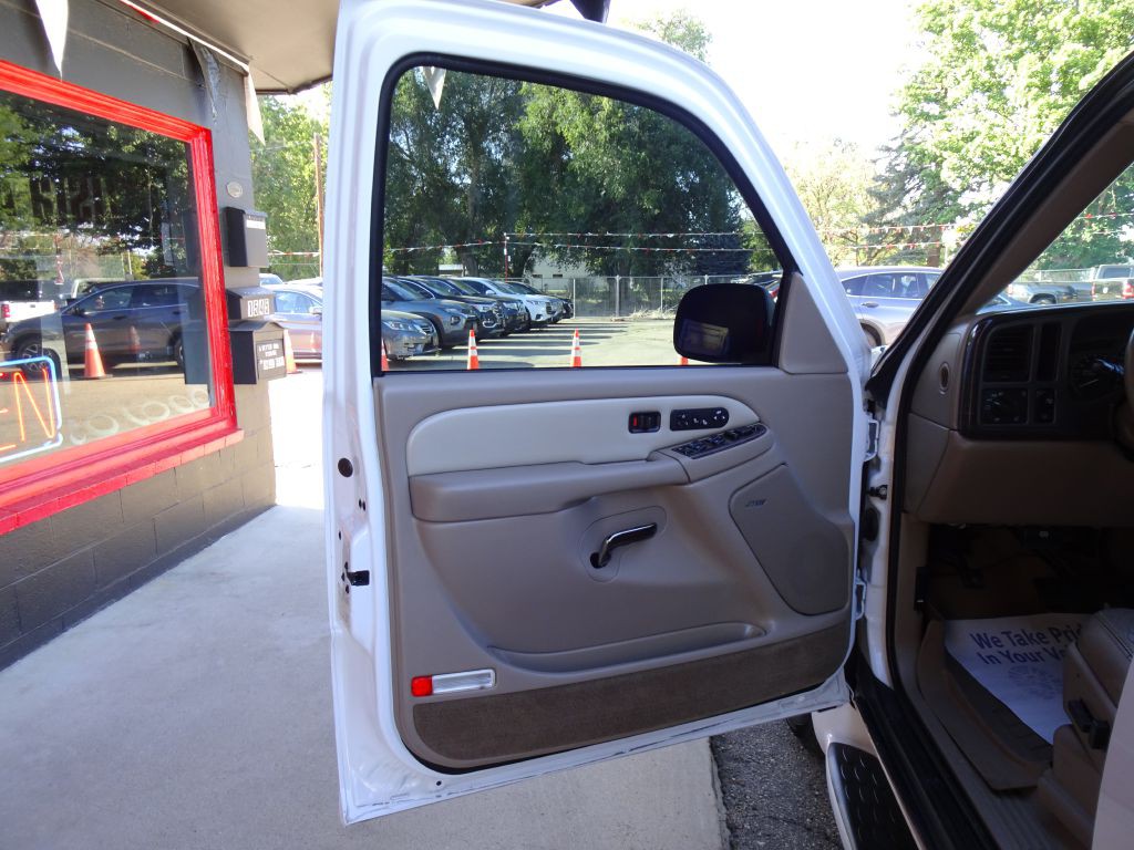 2004 GMC Yukon Image 18