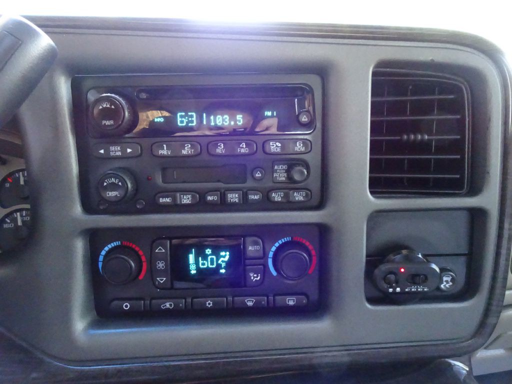 2004 GMC Yukon Image 24
