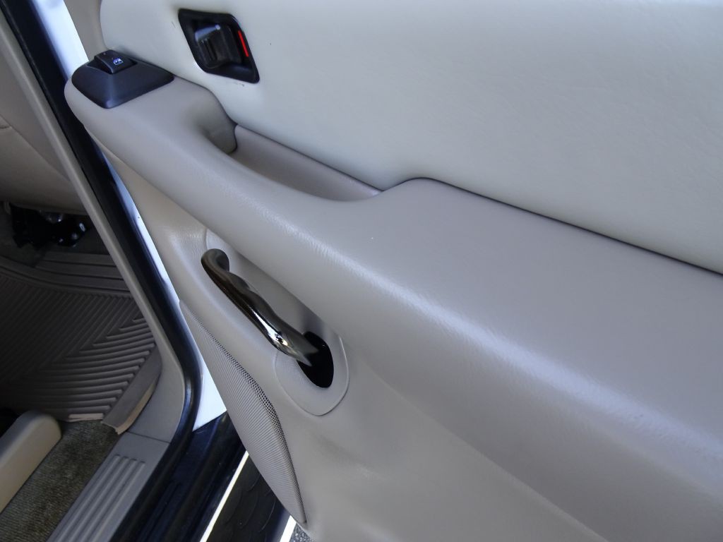 2004 GMC Yukon Image 38