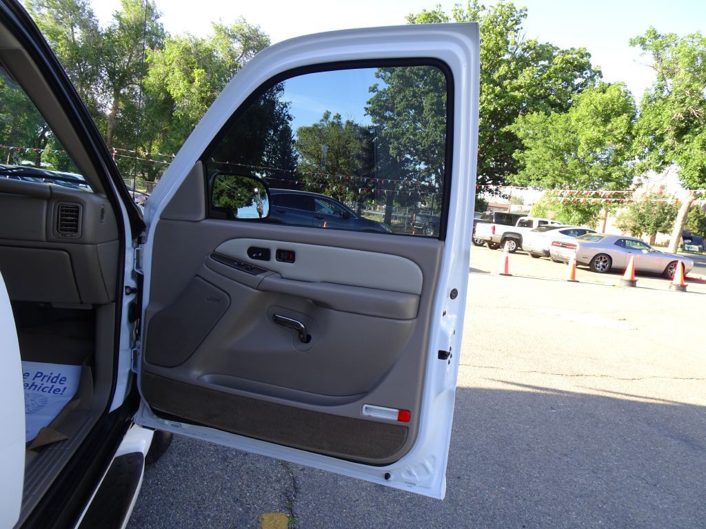 2004 GMC Yukon Image 40