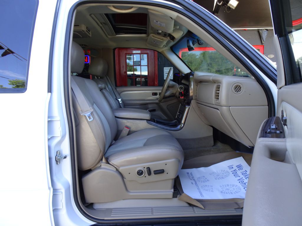 2004 GMC Yukon Image 42