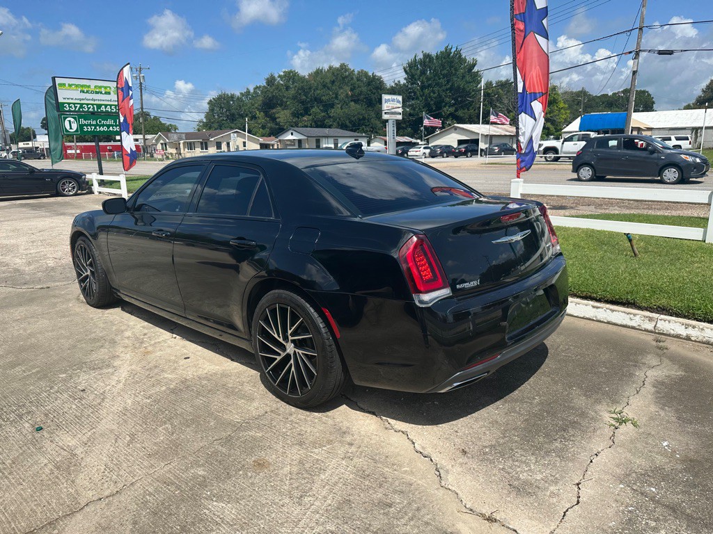 2018 Chrysler 300 Image 3