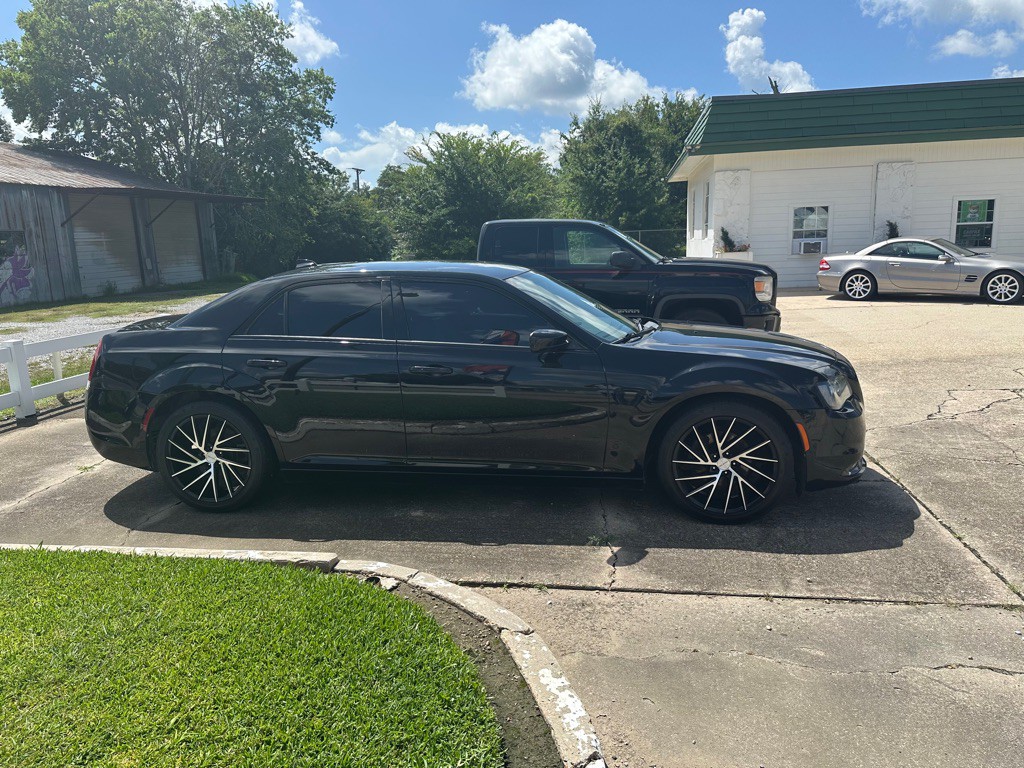 2018 Chrysler 300 Image 4