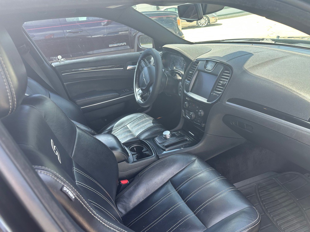 2018 Chrysler 300 Image 5