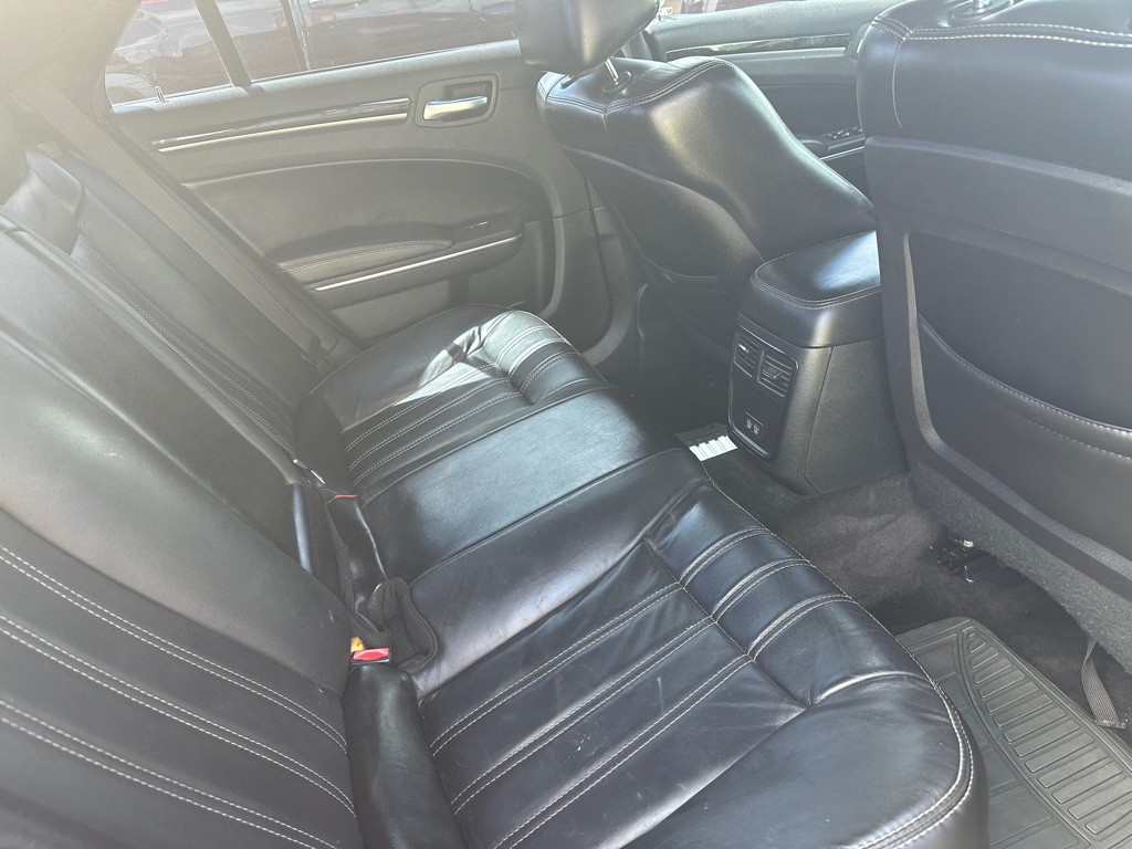 2018 Chrysler 300 Image 6