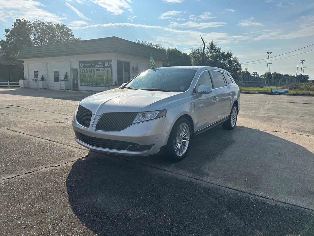 2013 Lincoln MKT Image 1