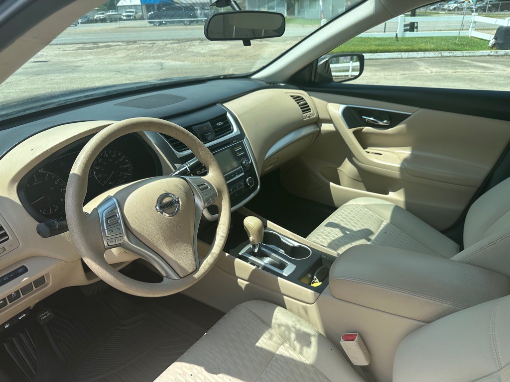 2017 Nissan Altima Image 7