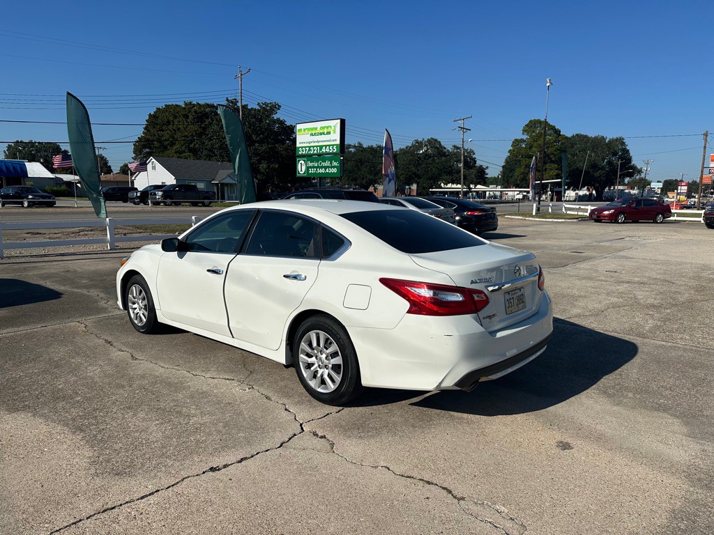 2017 Nissan Altima Image 4