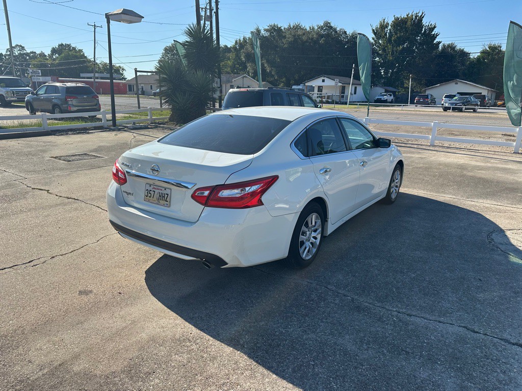 2017 Nissan Altima Image 6