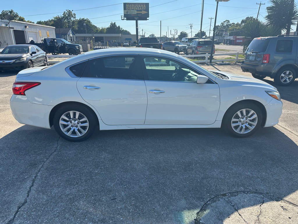 2017 Nissan Altima Image 7