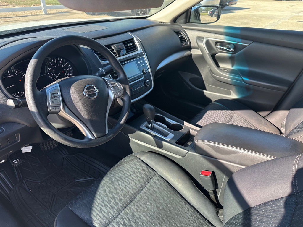2017 Nissan Altima Image 8