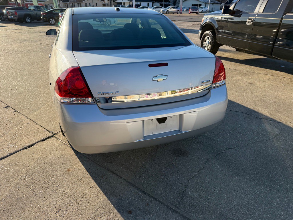 2011 Chevrolet Impala Image 4