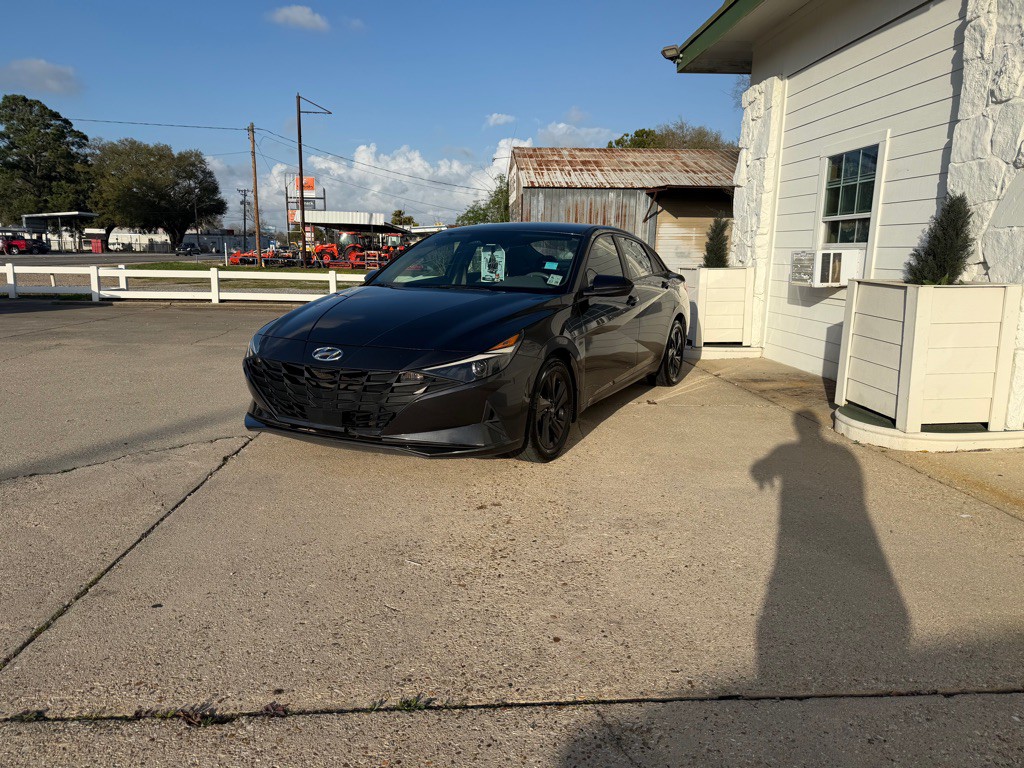 2022 Hyundai Elantra Image 1