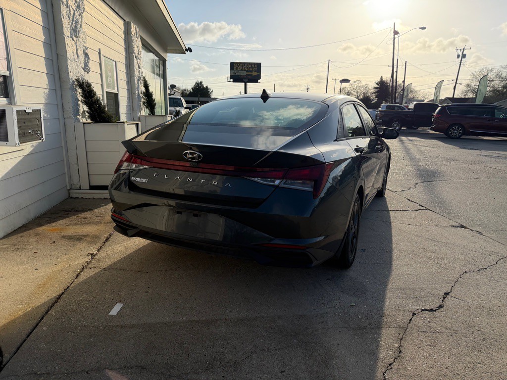 2022 Hyundai Elantra Image 4