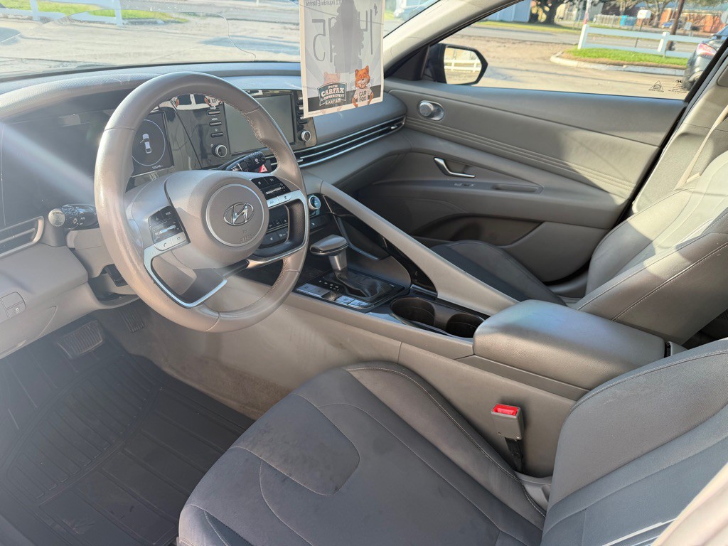 2022 Hyundai Elantra Image 7