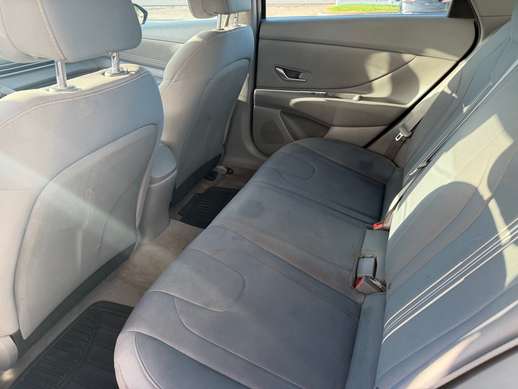 2022 Hyundai Elantra Image 8