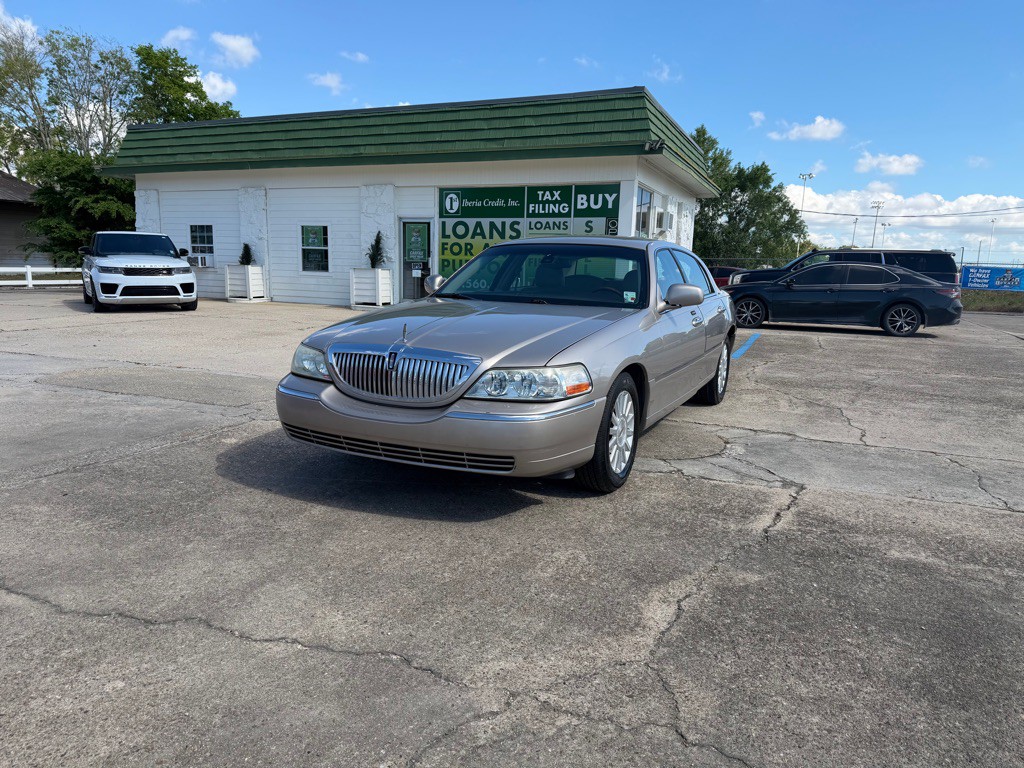 2003 Lincoln Town Car Image 1