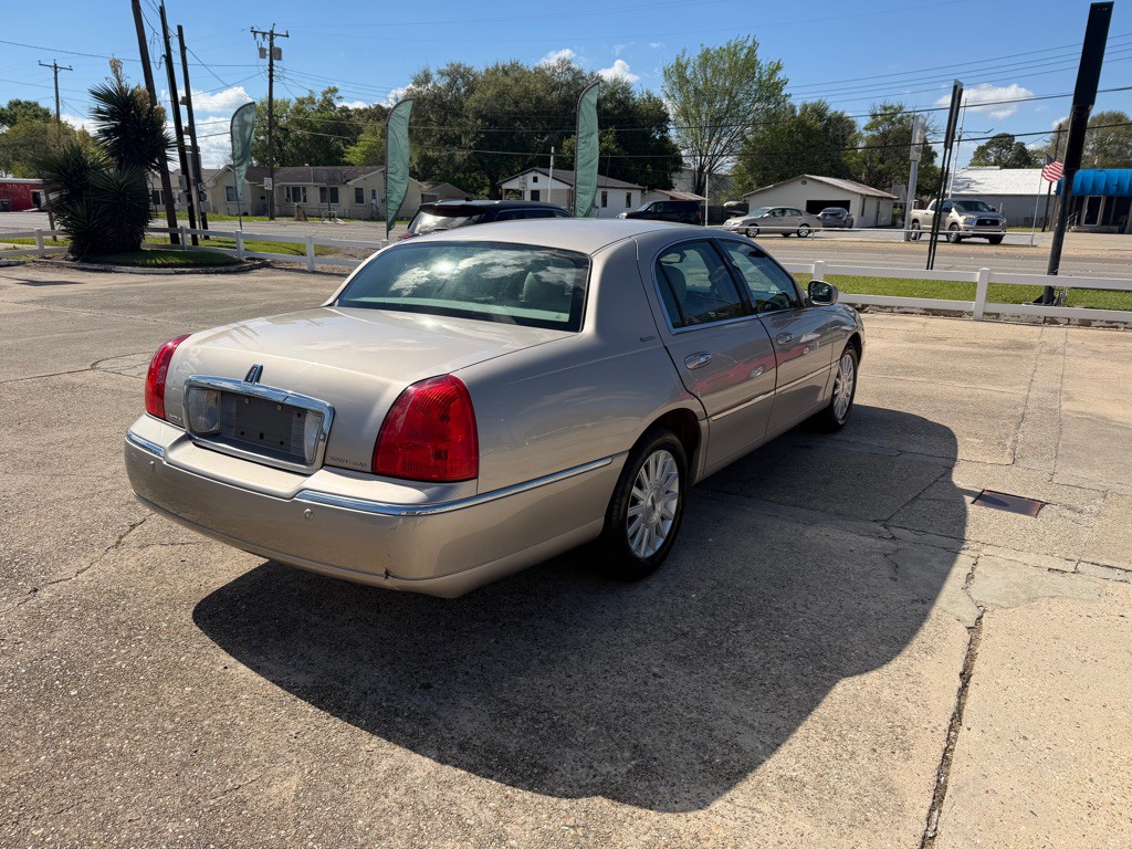 2003 Lincoln Town Car Image 5