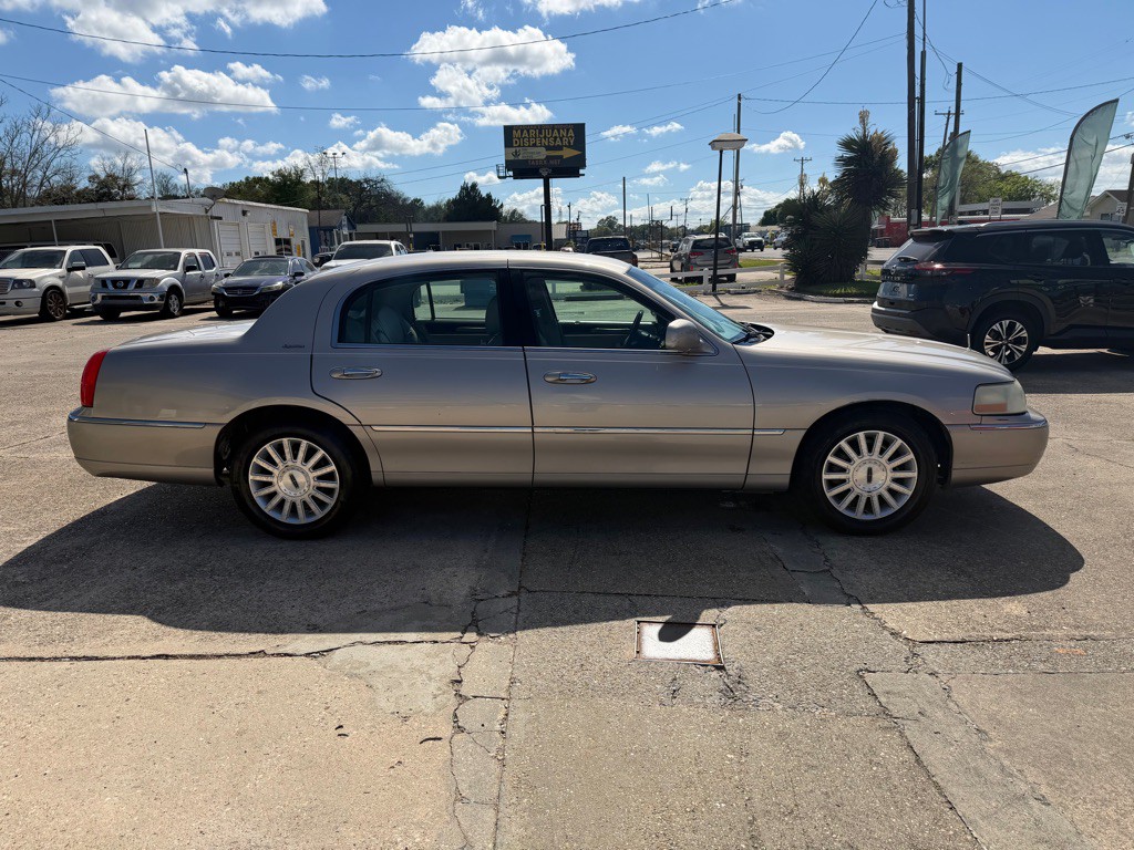 2003 Lincoln Town Car Image 6