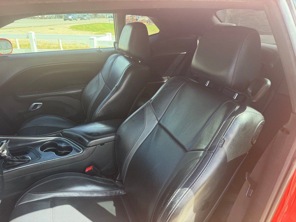 2015 Dodge Challenger Image 11