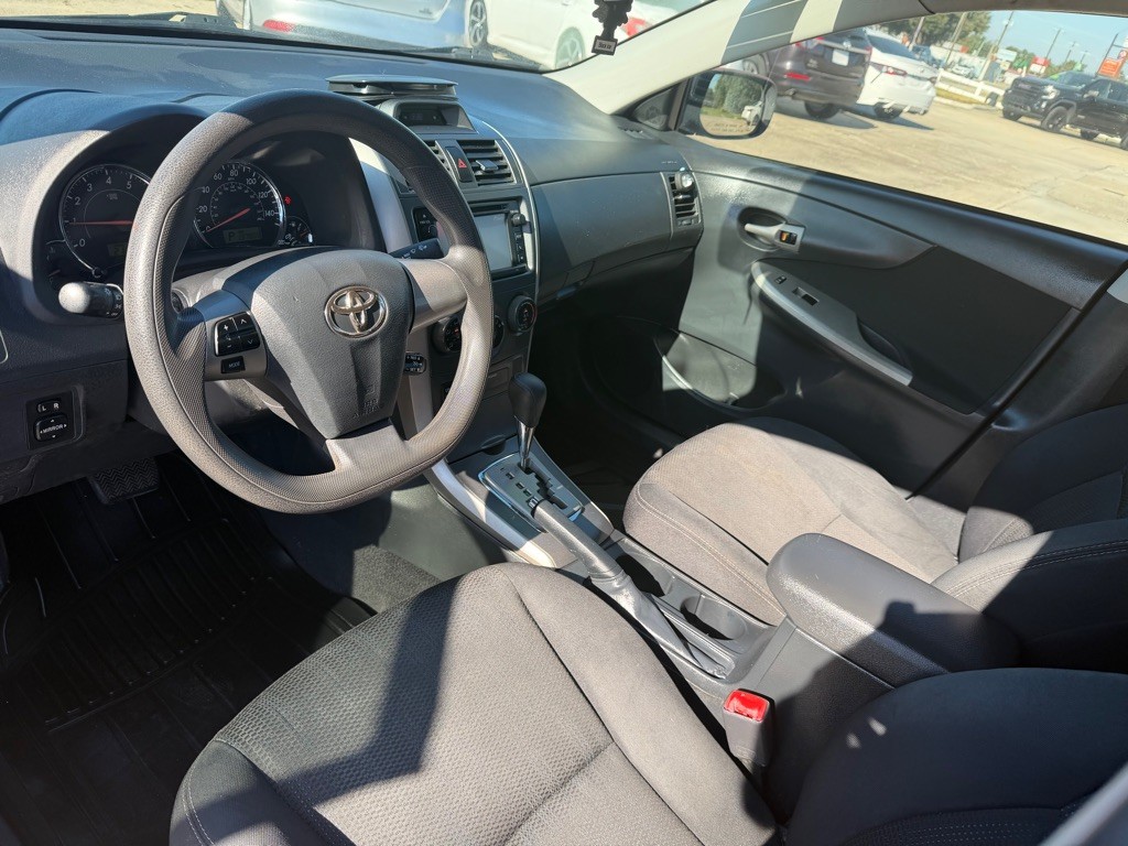 2013 Toyota Corolla Image 7