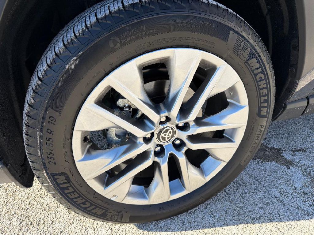 2025 Toyota Rav4 Image 11