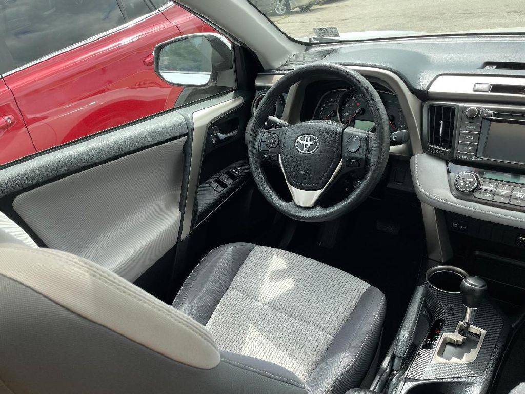 2015 Toyota Rav4 Image 11