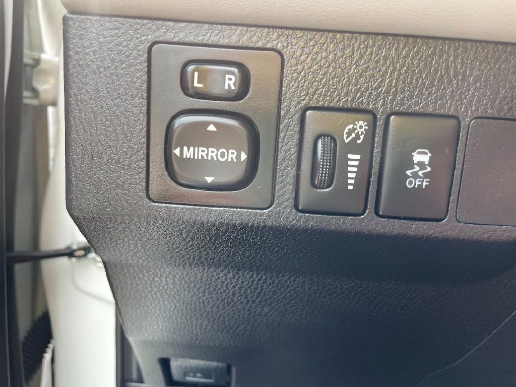 2015 Toyota Rav4 Image 14