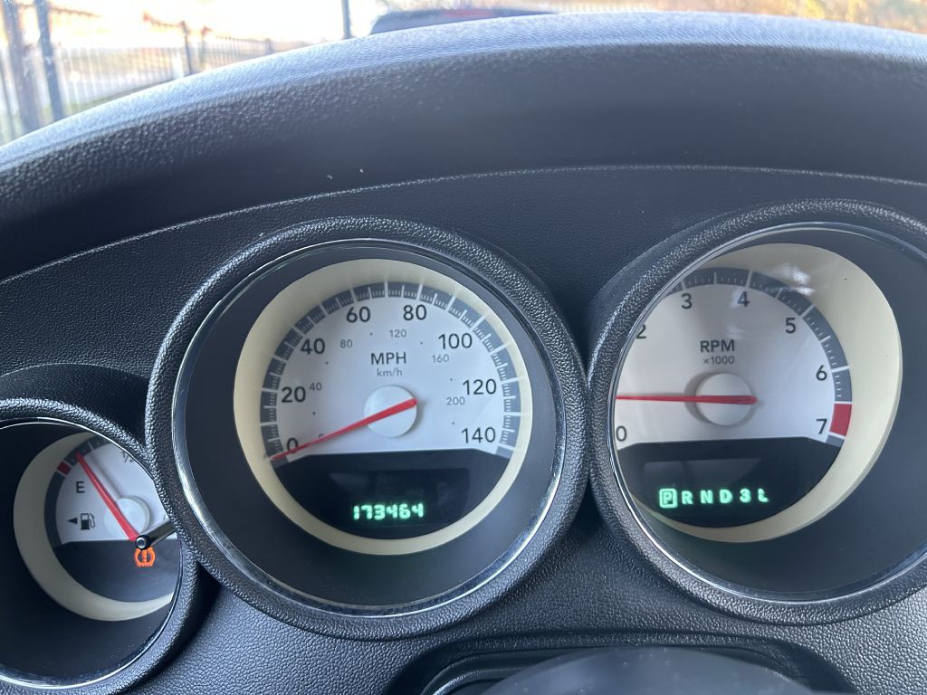 2010 Dodge Charger Image 11