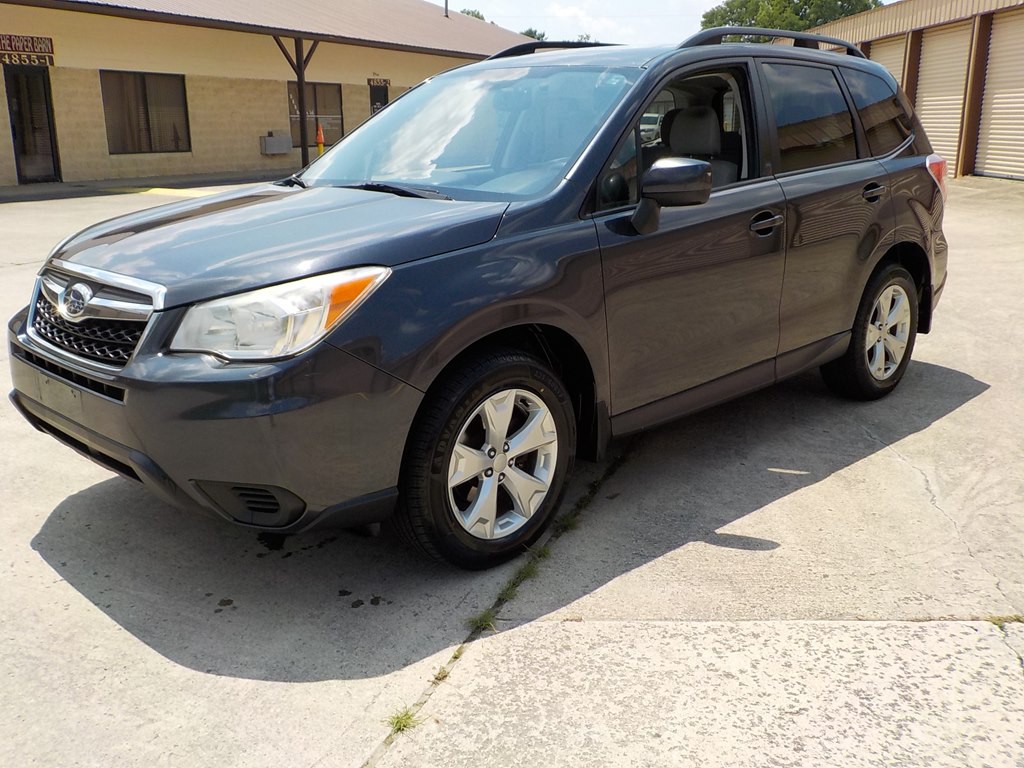 2015 Subaru Forester Image 1