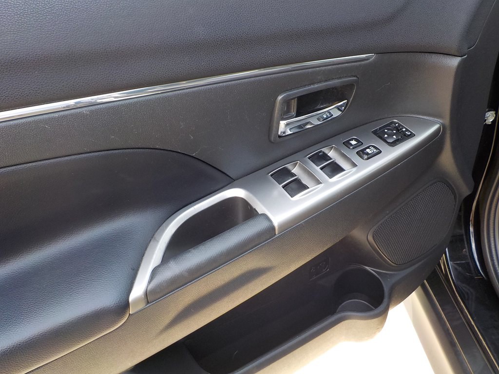 2018 Mitsubishi Outlander Image 8