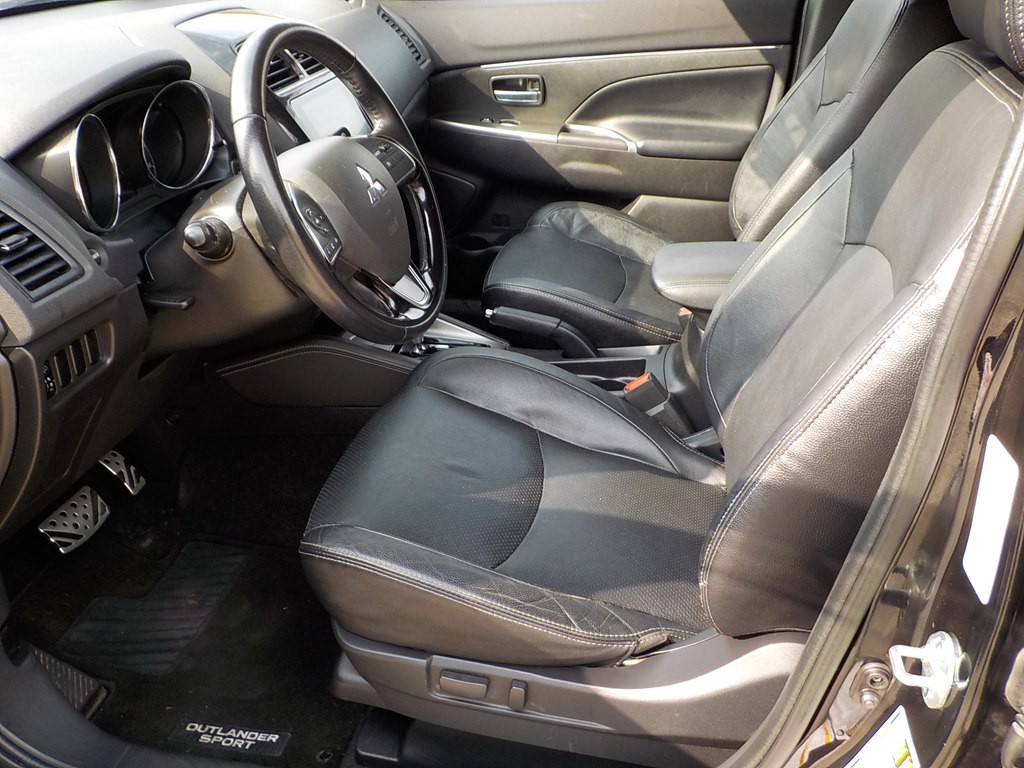 2018 Mitsubishi Outlander Image 9