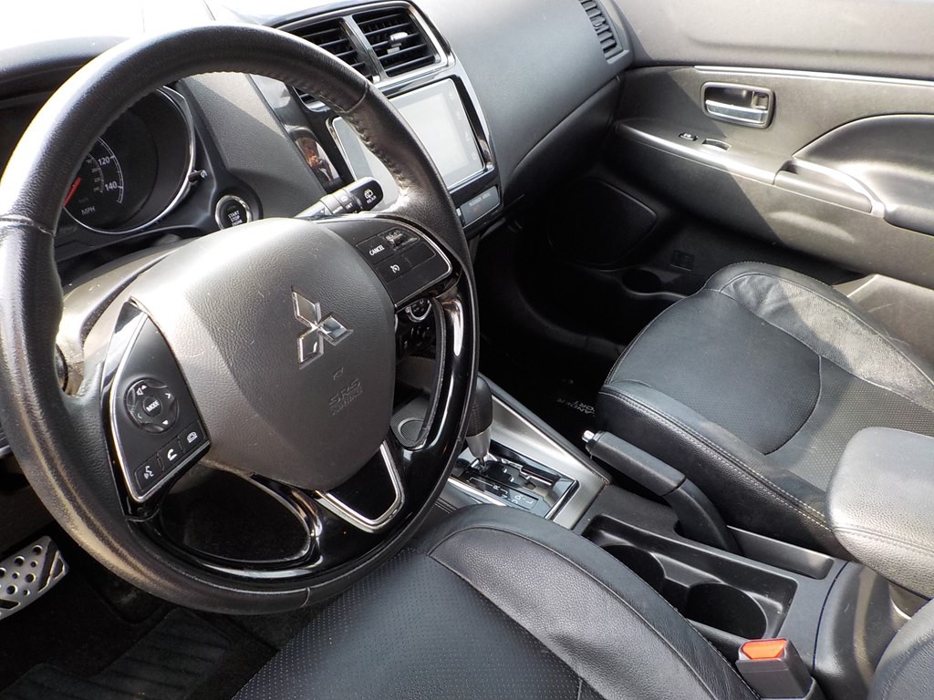 2018 Mitsubishi Outlander Image 11