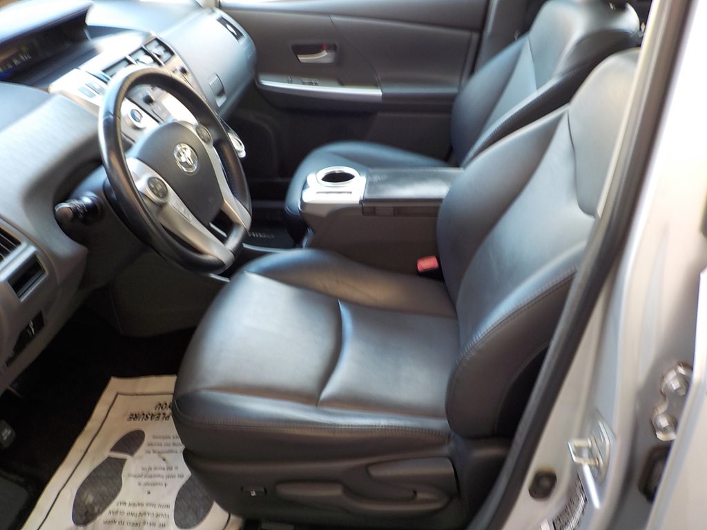 2014 Toyota Prius Image 10