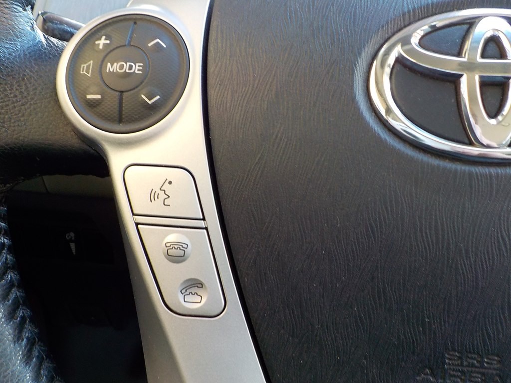 2014 Toyota Prius Image 11