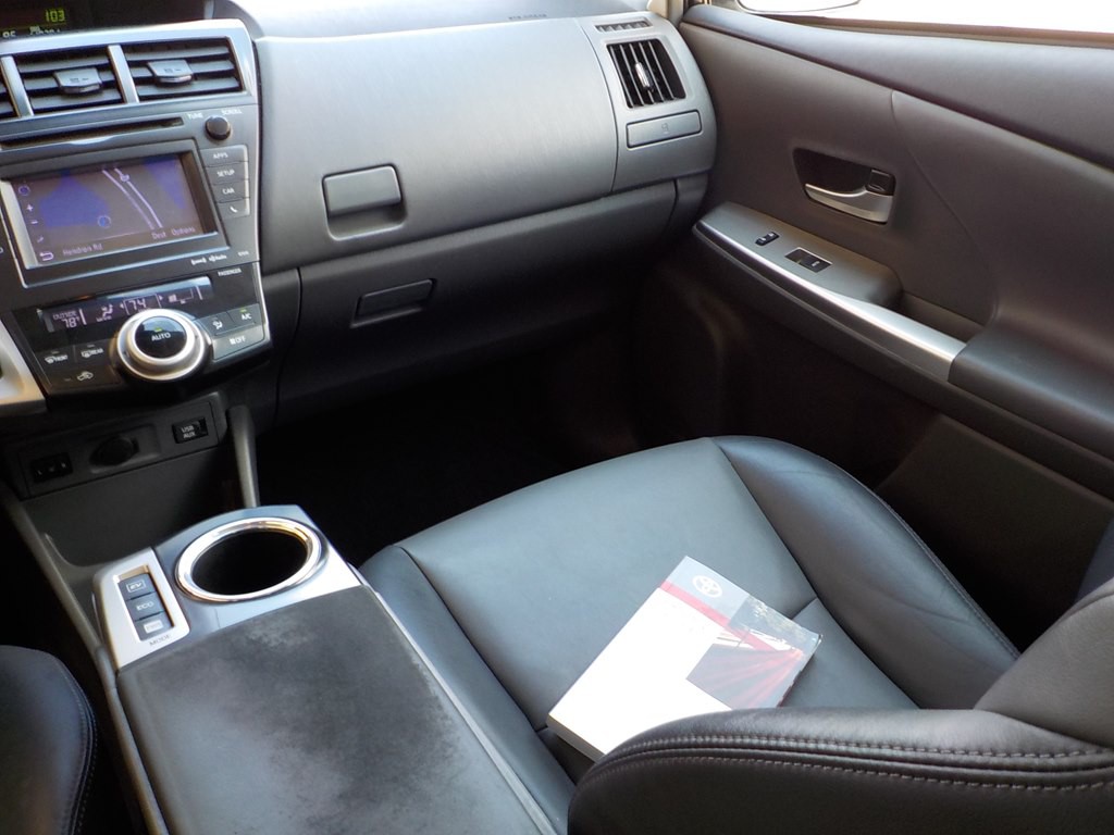 2014 Toyota Prius Image 23