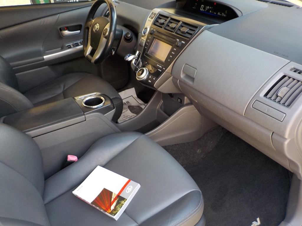 2014 Toyota Prius Image 27