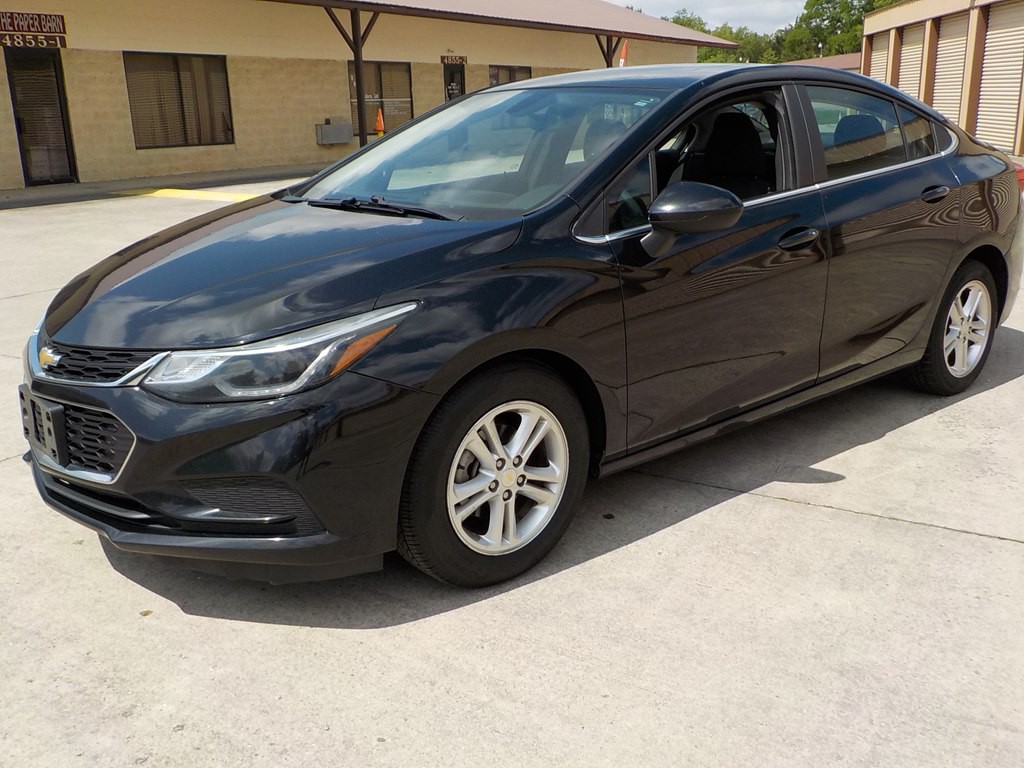 2018 Chevrolet Cruze Image 2
