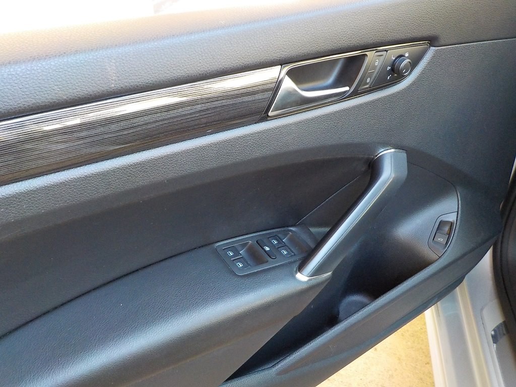 2020 Volkswagen Passat Image 9